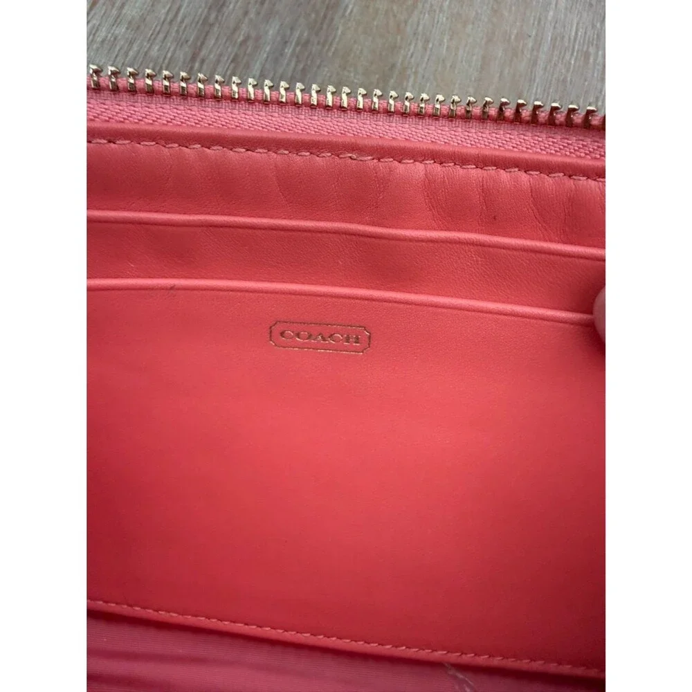 RARE Coach Audrey Op Art Swirl Pink Wristlet Wallet